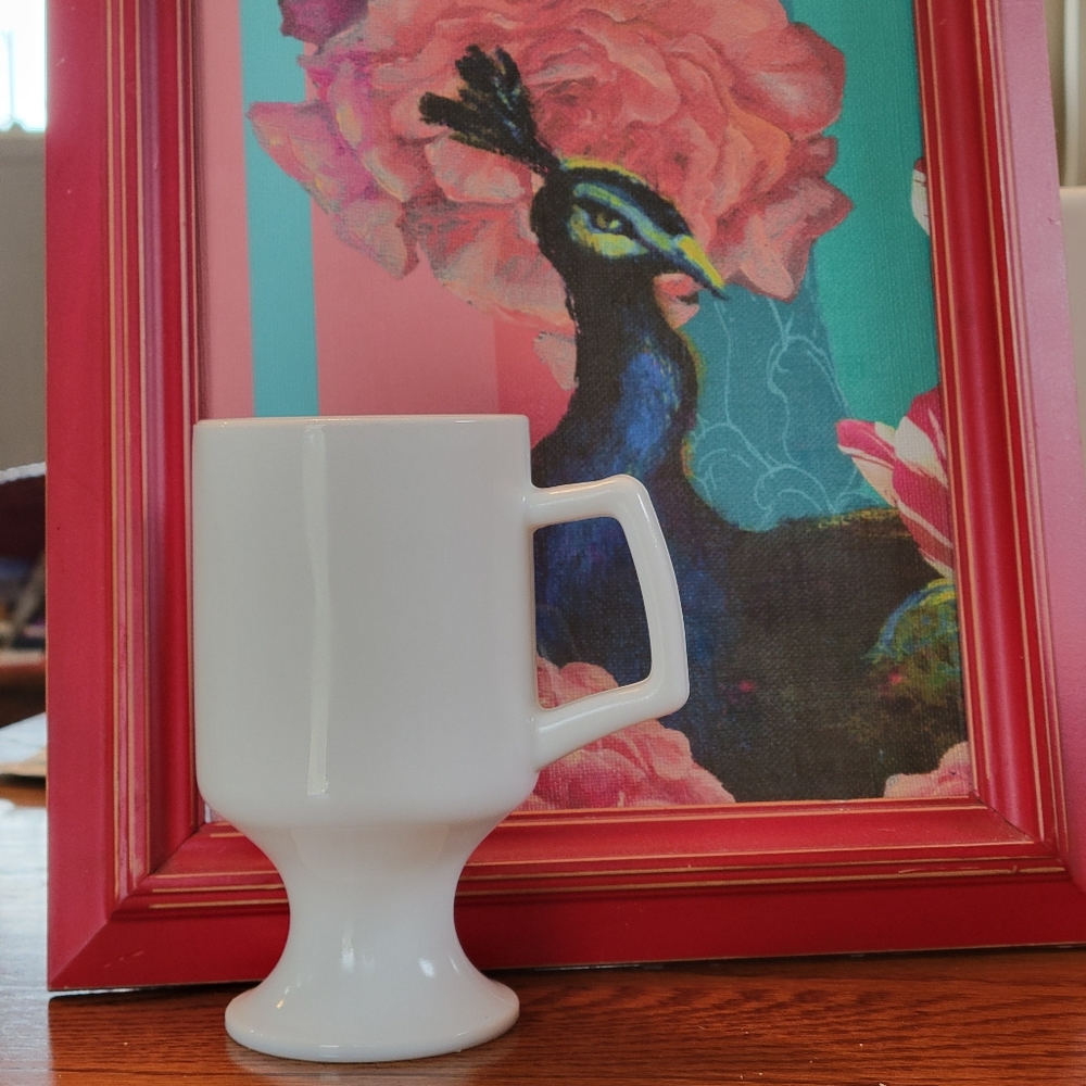 Vintage Milk Glass Irish Coffee Mug Cup ~ EUC ~ Glossy Retro Look